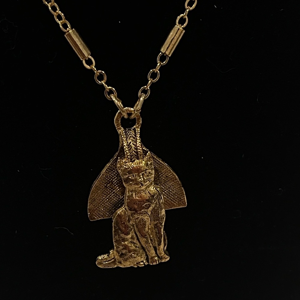 1928 Gold Necklace with Artistic Pendant
